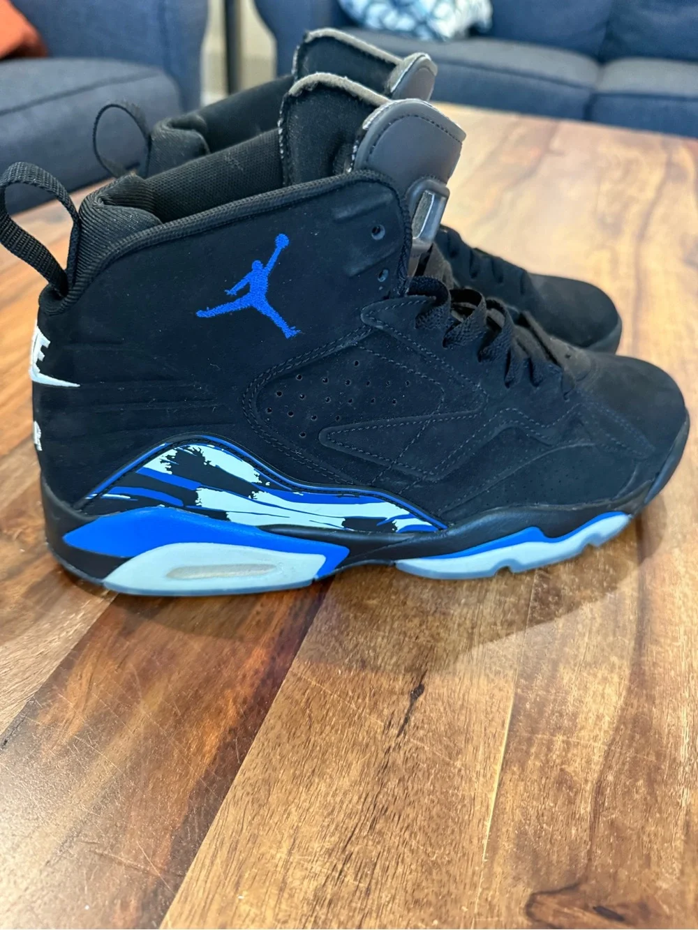Jordan Black and Blue MVP black royal size 9 men like new